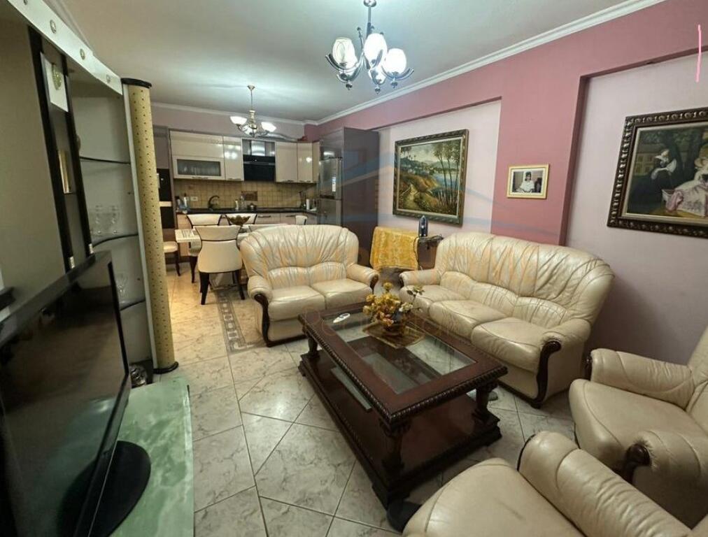 SHITET APARTAMENT 2+1 RRUGA KONGRESI I MANASTIRIT