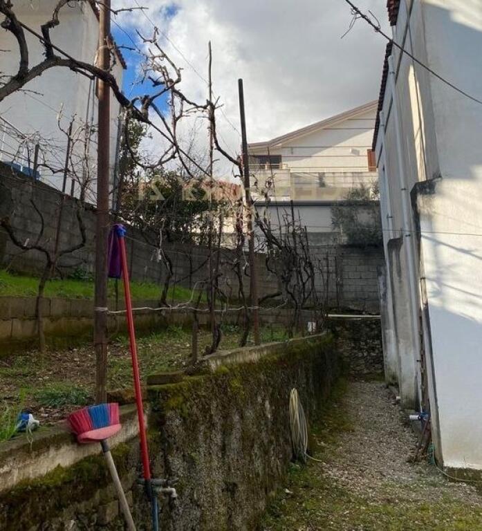 VILLA SU DUE PIANI + TERRENO VICINO AI BINARI DEL TRENO IN VENDITA CON IPOTECA.
