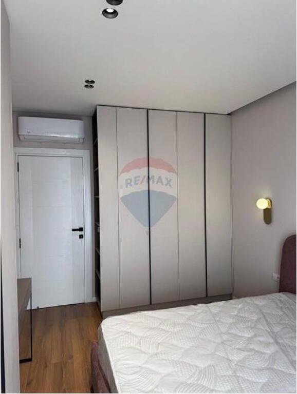 Apartament per qera 1+1 tek Rruga e Deshmoreve