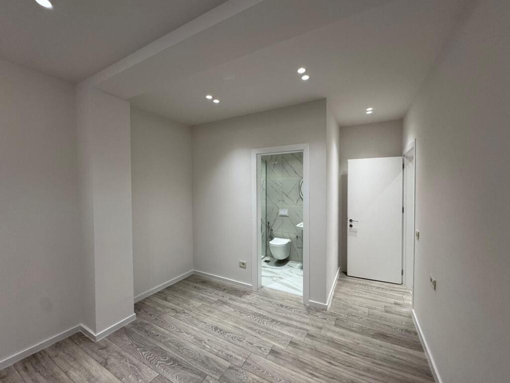 Jepet me qira apartament 2+1 tek Rruga Mine Peza!!!