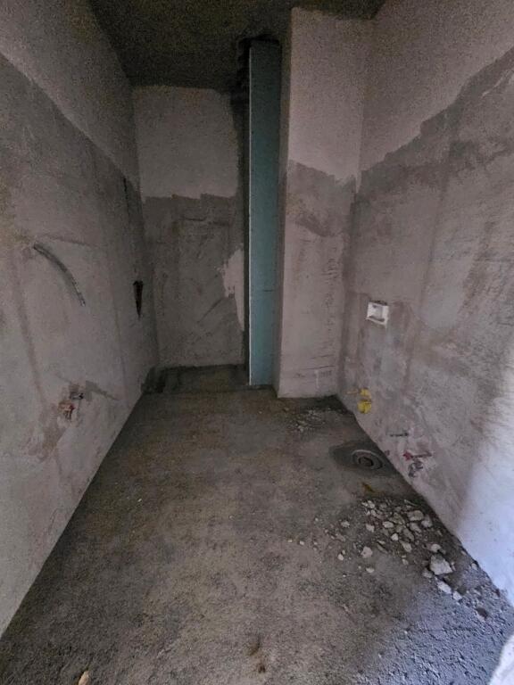 Ne Farke Shitet Apartament 2+1 Me Pamje Relaksuese Nga Liqeni!