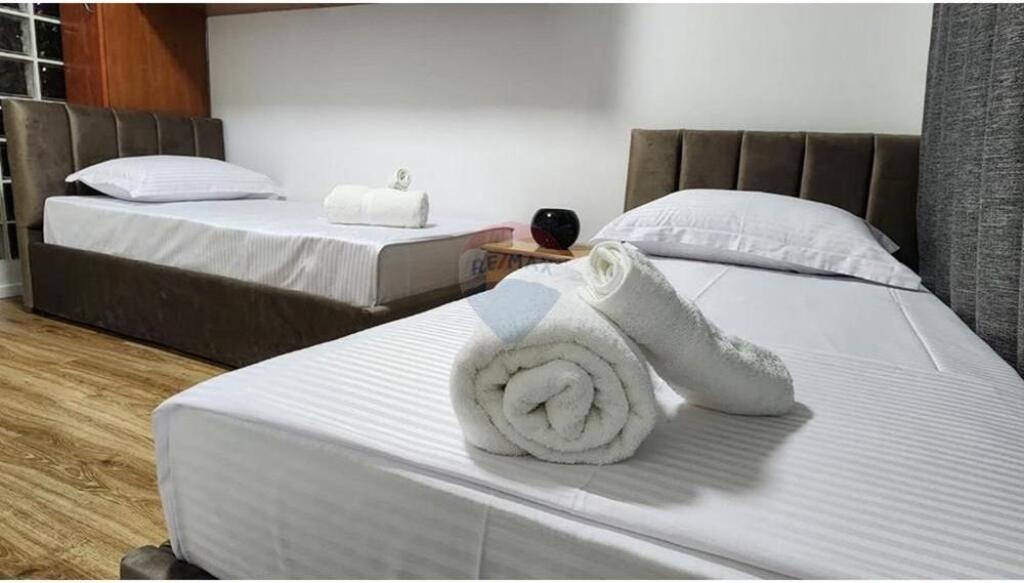 Apartament - Për Qira - Rruga Muhamet Gjollesha, Tiranë