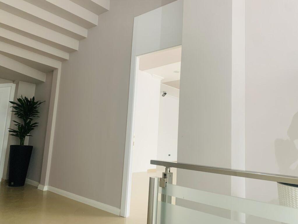 Locale commerciale in affitto Piano 1, 200 m² 1.700 €