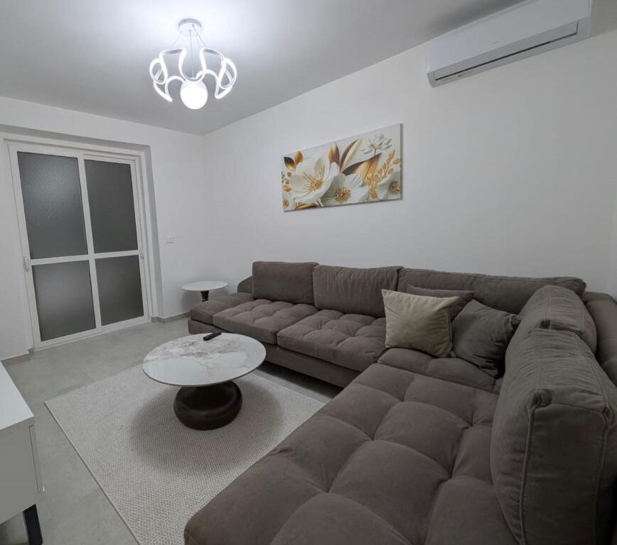 House for rent, in Pallat i Ri 2+1       ID   13940   
