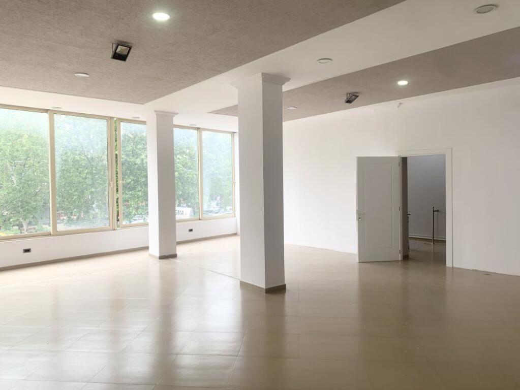 Locale commerciale in affitto Piano 1, 200 m² 1.700 €