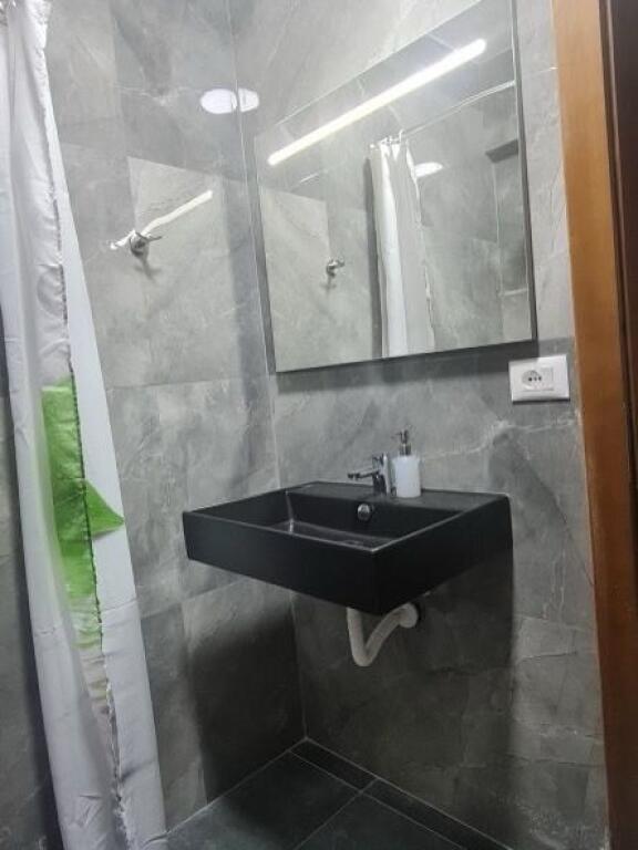 Jepet me qera 2+1 ne Laprake prane ZKM.