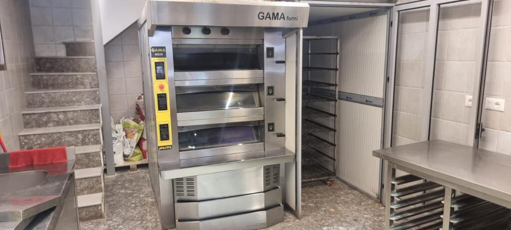 Affittasi forno per pane con Misto Mame