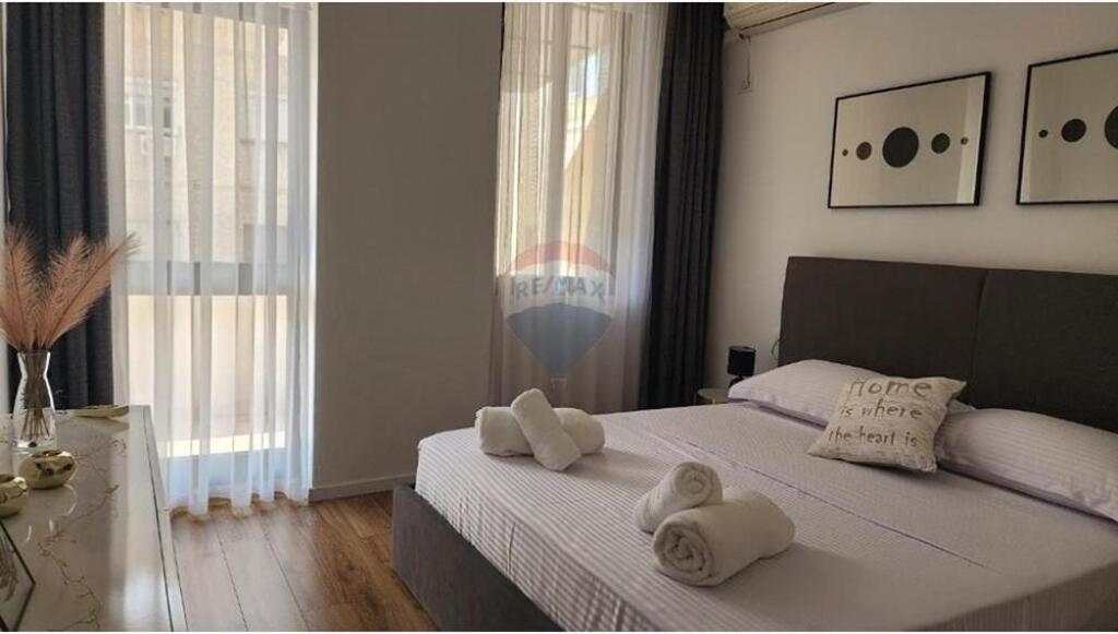 Apartament - Për Qira - Rruga Muhamet Gjollesha, Tiranë
