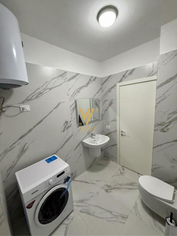JEPET APARTAMENT 2+1+2+BLK ME QERA TE UNAZA E RE 700 EURO