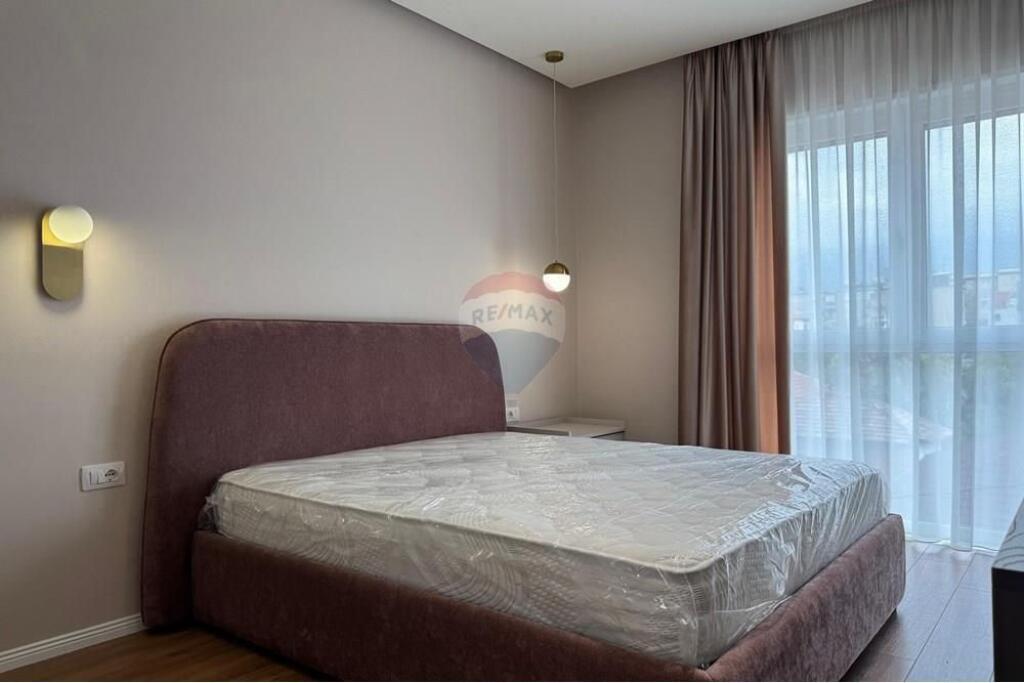 Apartament per qera 1+1 tek Rruga e Deshmoreve