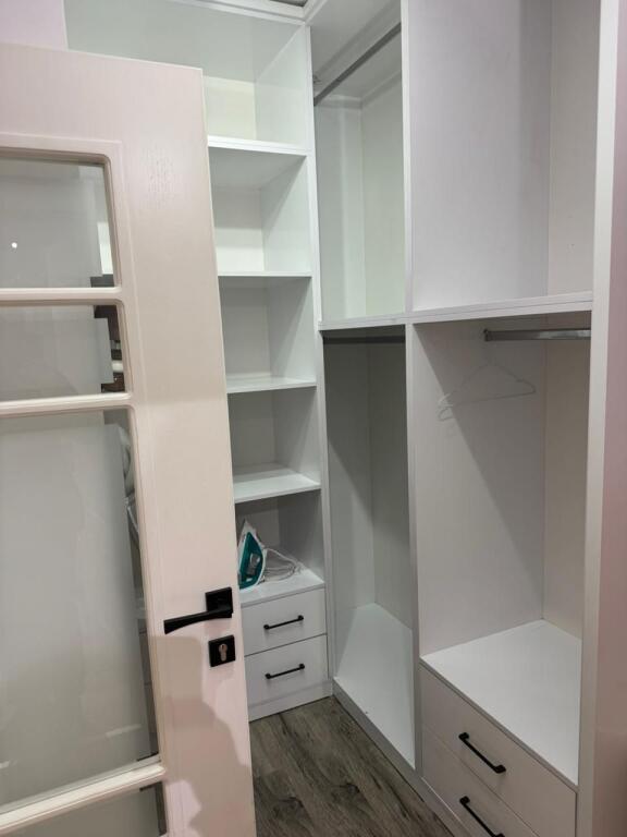 🏡 Appartamento 2+1 in affitto 📍 Posizione: Alla stazione ferroviaria💰 Prezzo: 75000 Lekë