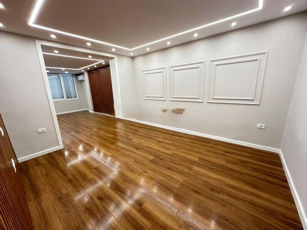 Office for rent in Bllok 1,300 € /Month