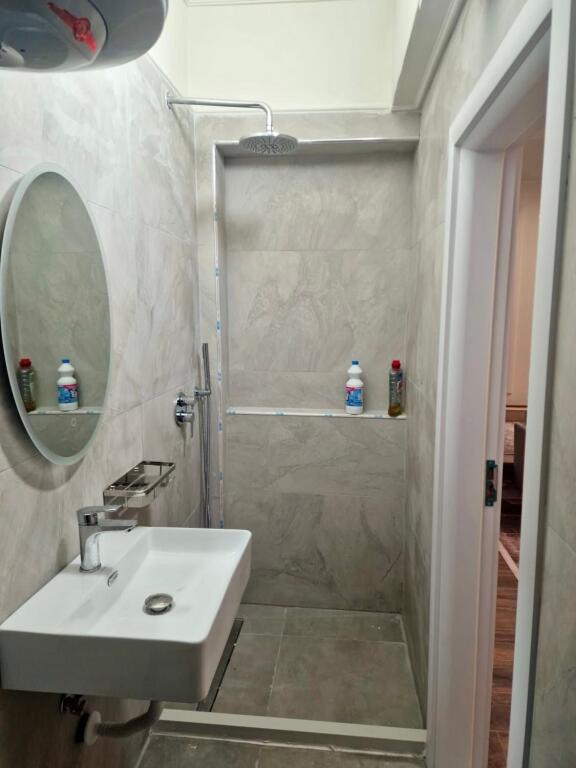 📣 QERA Apartament 2+1 📍 Stacioni i Trenit, Prane Karburant ESP Oil ✨