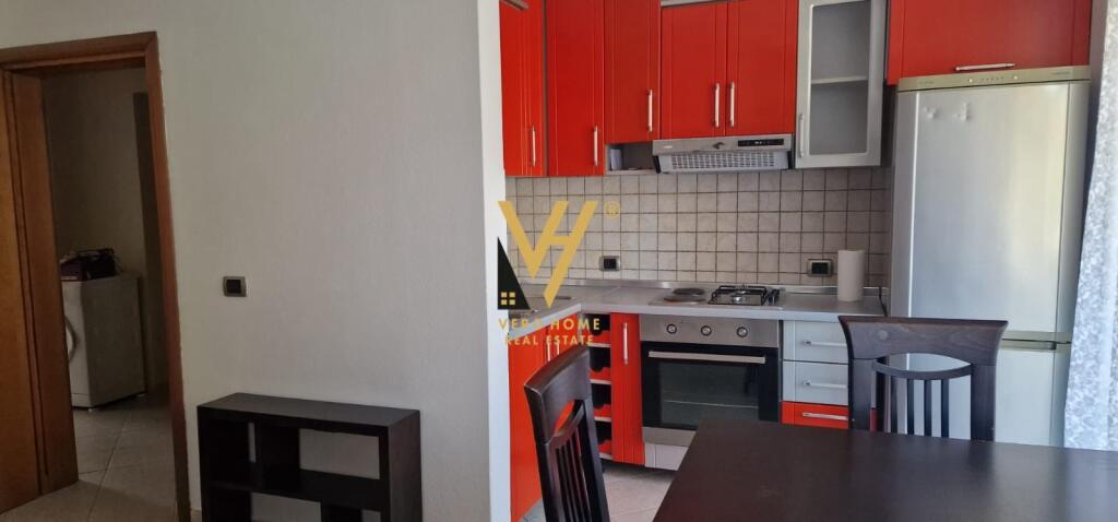 JEPET APARTAMENT 2+1 ME QERA TE 21 DHJETORI 65.000 LEKE