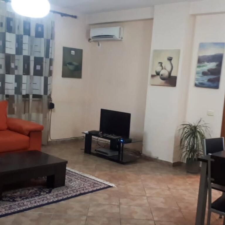 Affittasi 1+1 Super Posizione..!!  📍 Via Sami Frashëri (Vicino a Piazza Willson)
