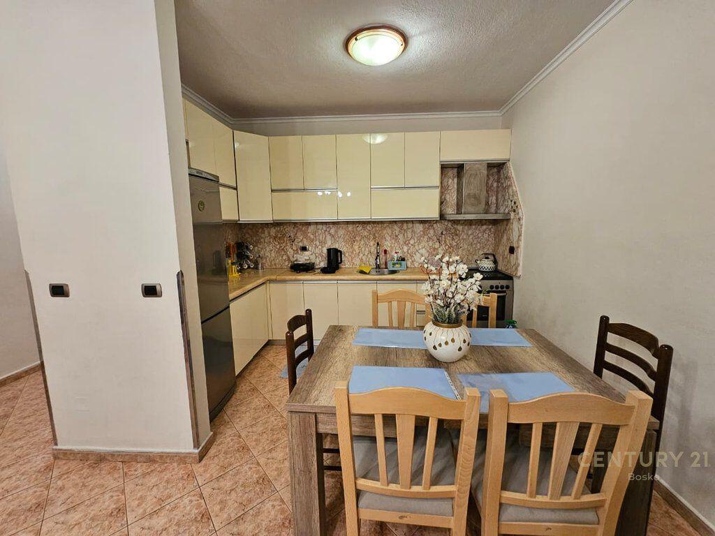 JEPET ME QIRA APARTAMENT 3+1+2 TE SHKOLLA E BALETIT!! 800 € /Muaj Sip. Totale  117m2