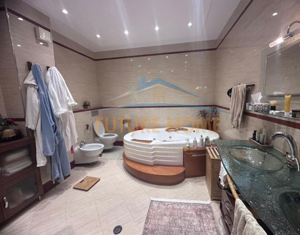 VENDESI DUPLEX 3+1+3 , BLLOK, PIAZZA WILLSON