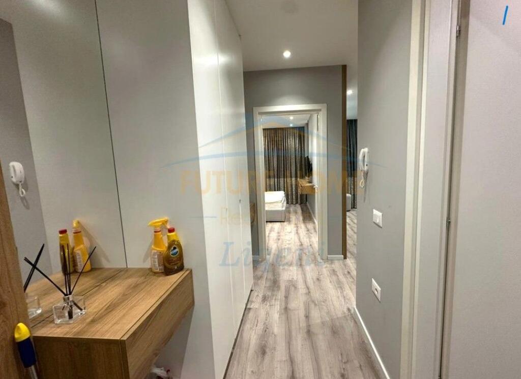 Apartament 1+1, per shitje ne Shkollen e Kuqe, Tirane