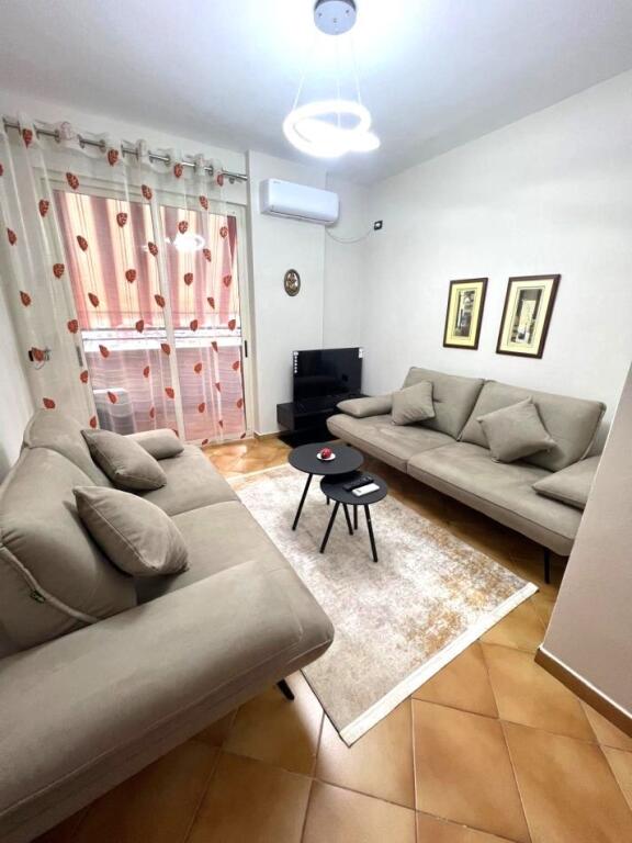 Jepet me Qera Apartament 1+1 ne Rrugen e Kosovarve