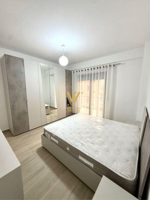 JEPET APARTAMENT 2+1+2+BLK ME QERA TE UNAZA E RE 700 EURO