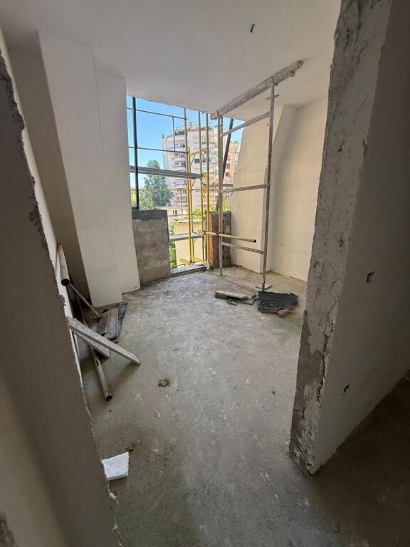 🏙️ VENDIAMO APPARTAMENTO 2+1+2 – ZONA ELITARIA 📍 Vicino ad Air Albania