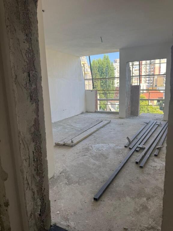 🏙️ VENDIAMO APPARTAMENTO 2+1+2 – ZONA ELITARIA 📍 Vicino ad Air Albania