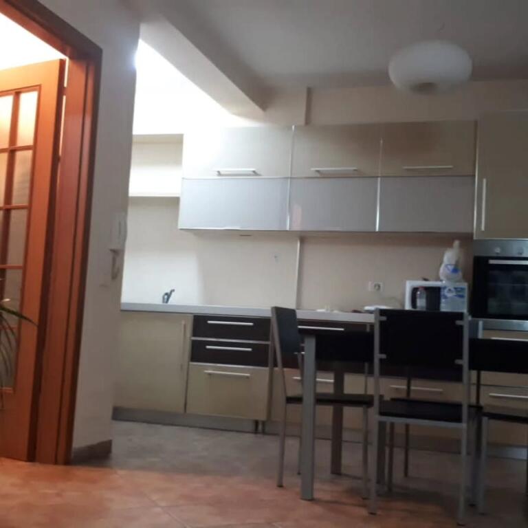 Affittasi 1+1 Super Posizione..!!  📍 Via Sami Frashëri (Vicino a Piazza Willson)
