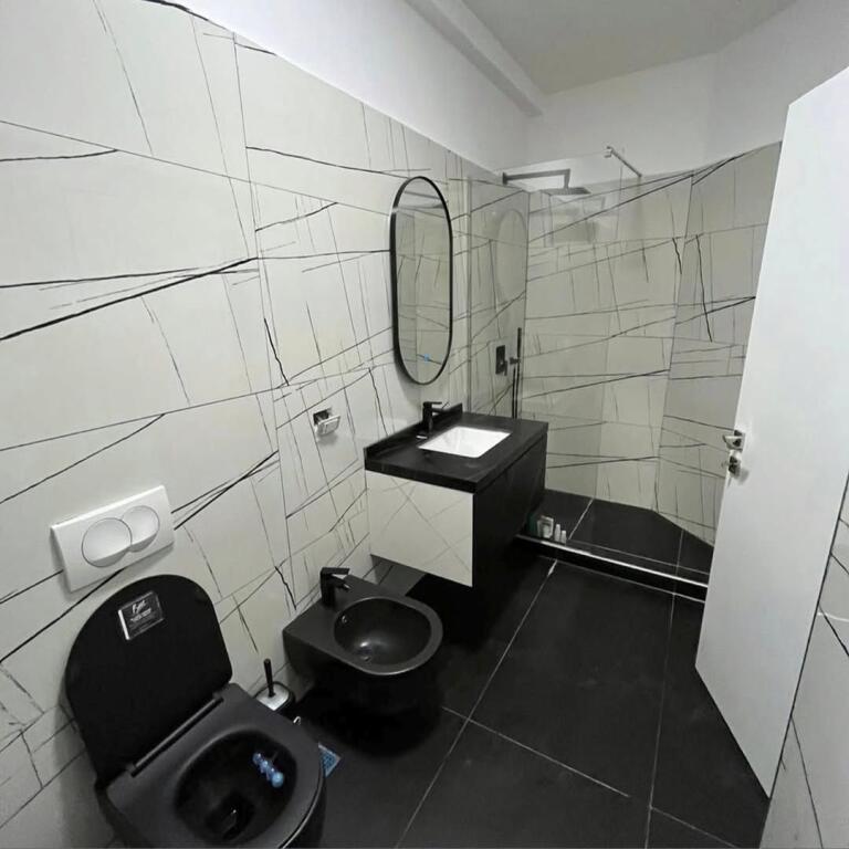 Shitet..!!  📍 Kodra e Diellit 2 (Objekti Flutura)  🏠 Apartament 1+1  