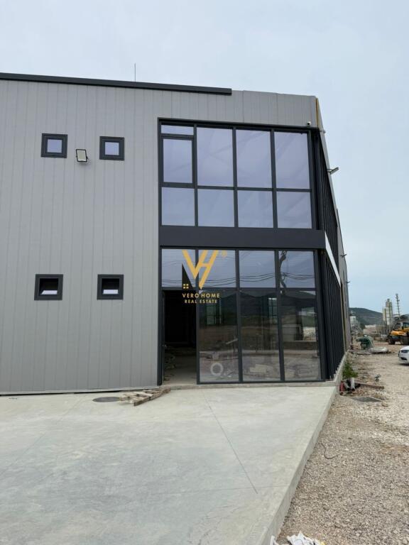 WAREHOUSE FOR RENT 4,900 M2 IN VAQARR 400,000 LEKE