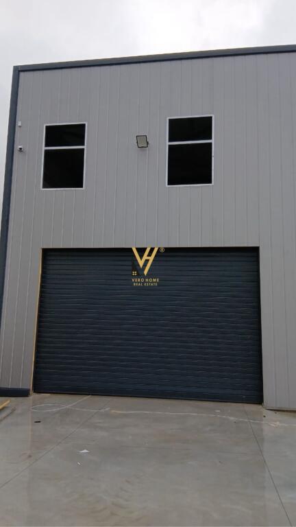 WAREHOUSE FOR RENT 4,900 M2 IN VAQARR 400,000 LEKE