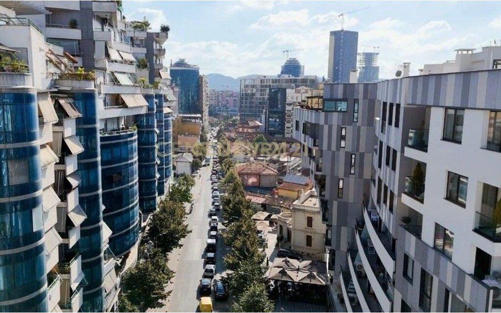 VENDITA AMBIENTE COMMERCIALE PRESSO IL COMPLESSO HALILI