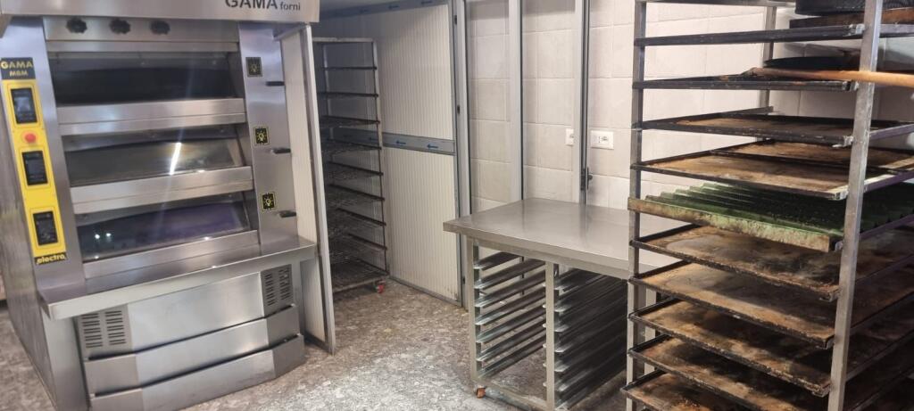 Affittasi forno per pane con Misto Mame