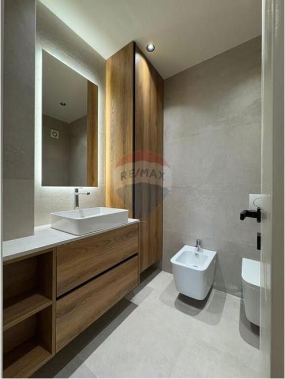Apartament per qera 1+1 tek Rruga e Deshmoreve