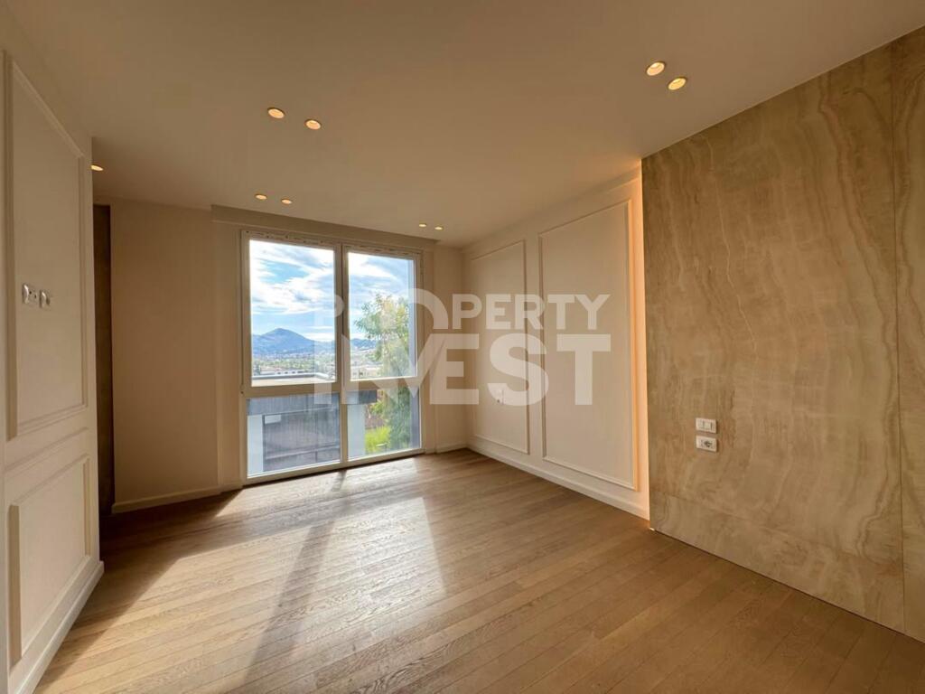 Shitet Apartament 3+1+2📍Pallati Brigadave