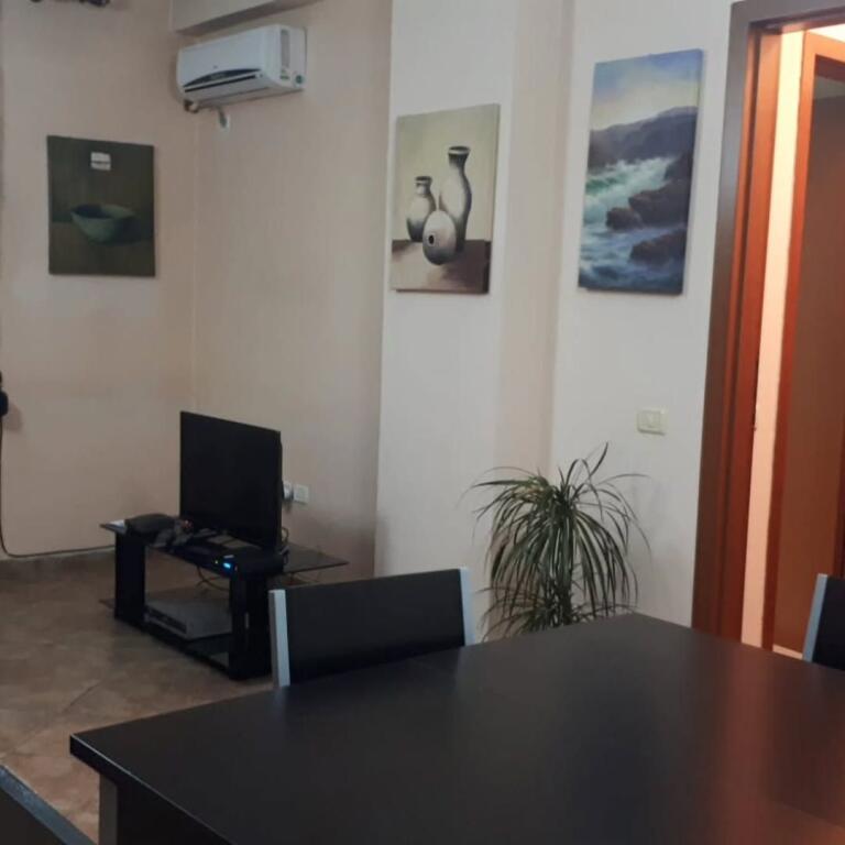 Affittasi 1+1 Super Posizione..!!  📍 Via Sami Frashëri (Vicino a Piazza Willson)
