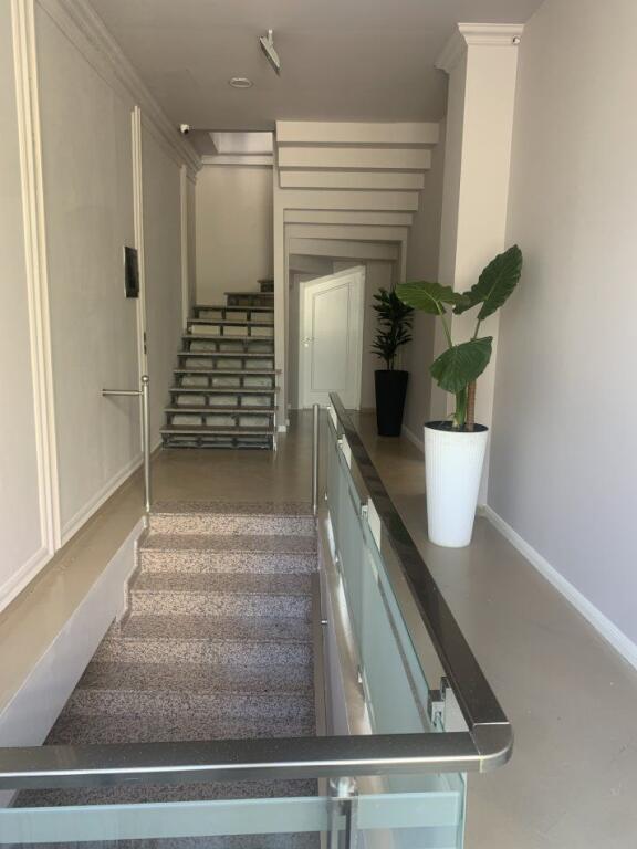 Locale commerciale in affitto Piano 1, 200 m² 1.700 €