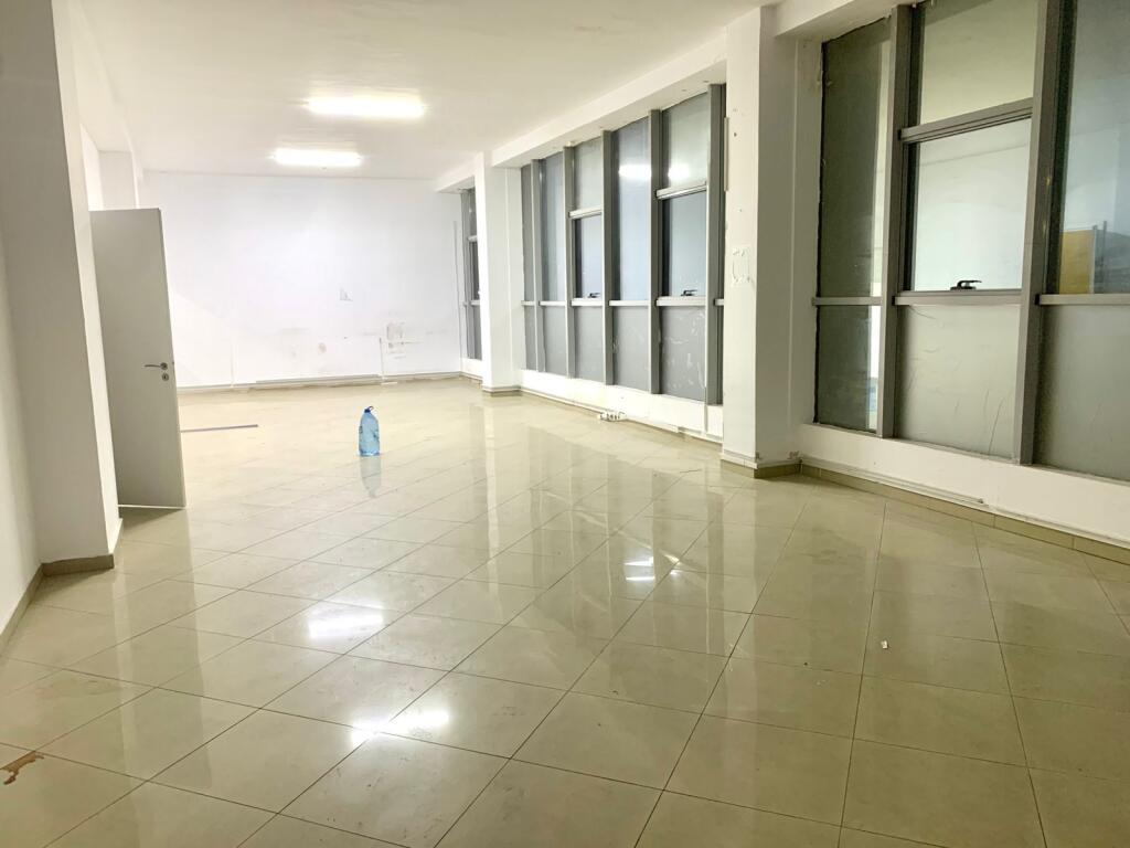 Ambjent me Qira në Astir – Mundësi Ideale për Biznes!