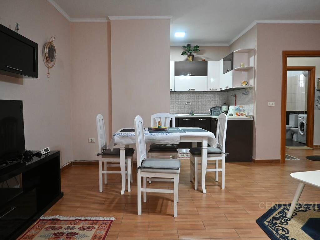 Apartament 2+1 me Qira në Rrugen e Dibrës 680 € /Muaj Sip. Totale  105m2