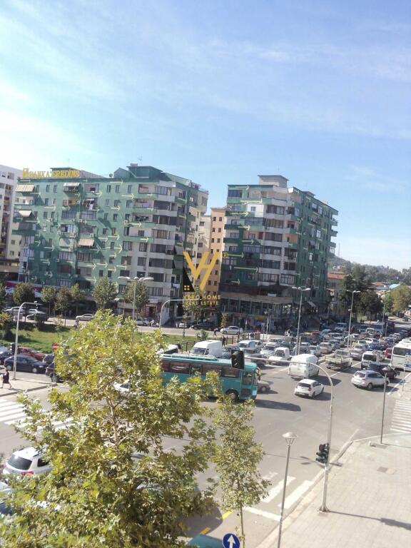 LOCALE COMMERCIALE IN AFFITTO 210 M2 AL PALLATI ME SHIGJETA 2.450 EURO