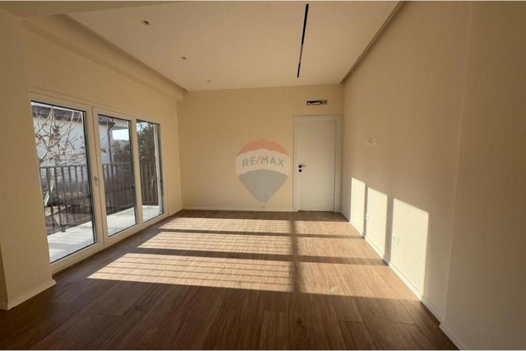 ALI DEMI, PRANE DEPOVE TE UJIT, SHESIM APARTAMENT