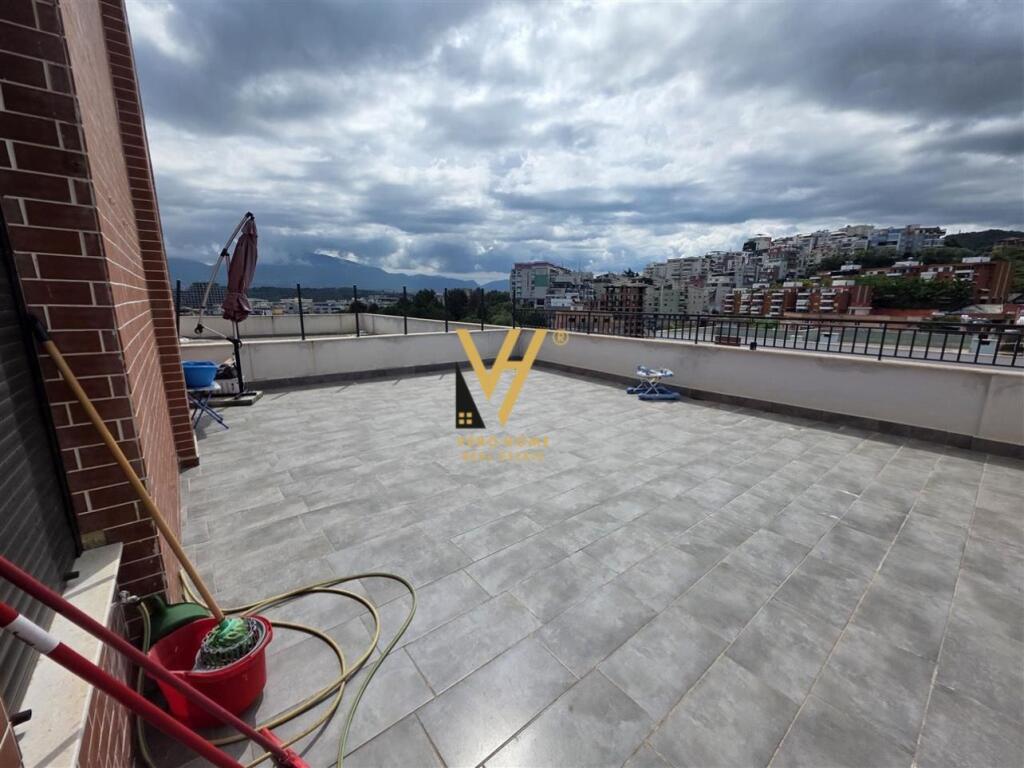 JEPET APARTAMENT 2+1+2+BLK ME QERA TE KOPSHTI BOTANIK 900 EURO
