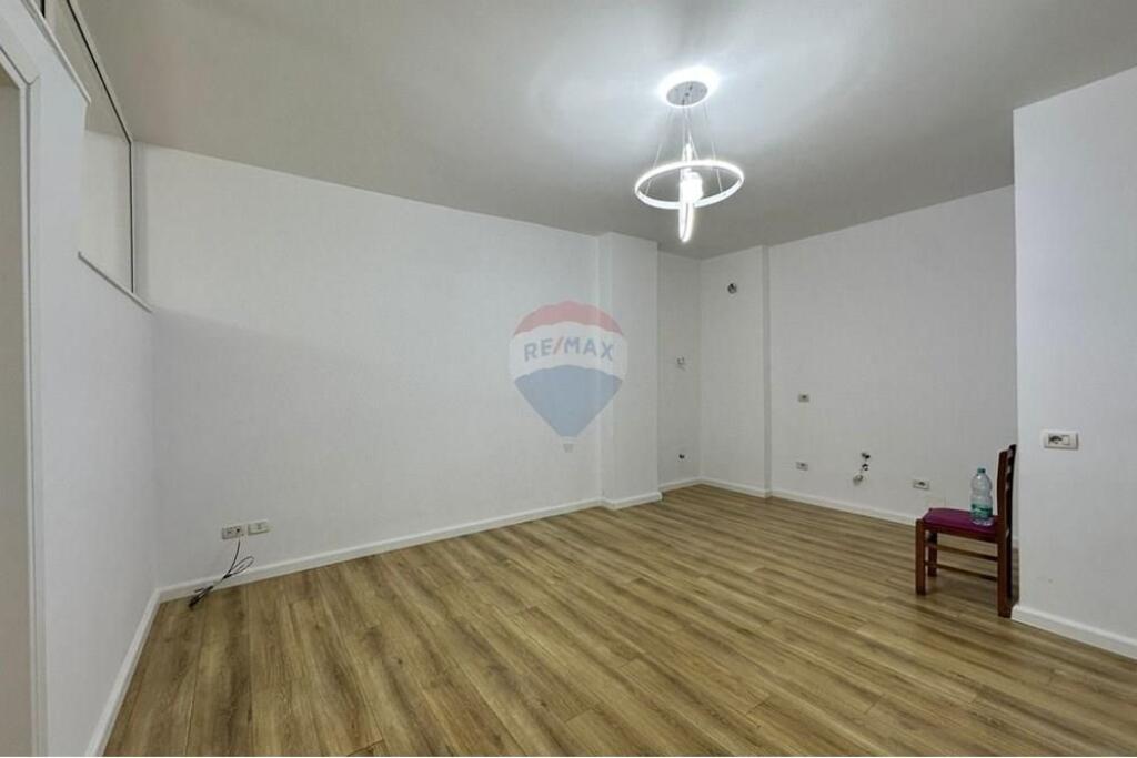 SHITET APARTAMENT 2+1, ASTIR
