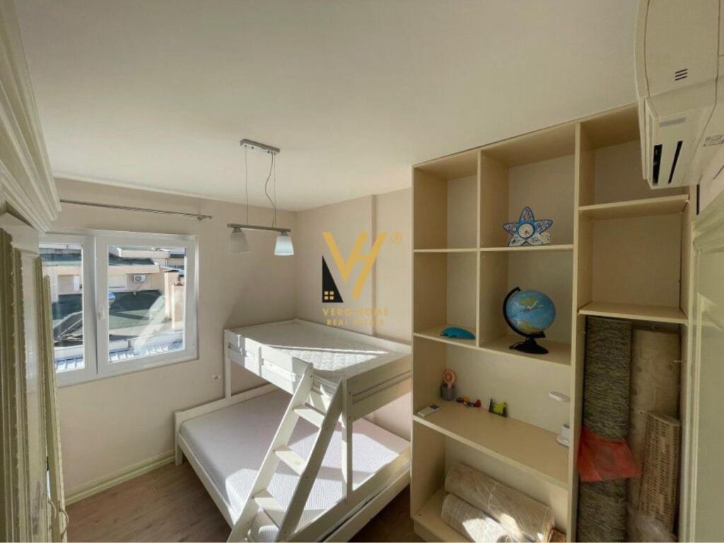 JEPET APARTAMENT 3+1+BLK ME QIRA TE LIQENI I THATE 1.000 EURO
