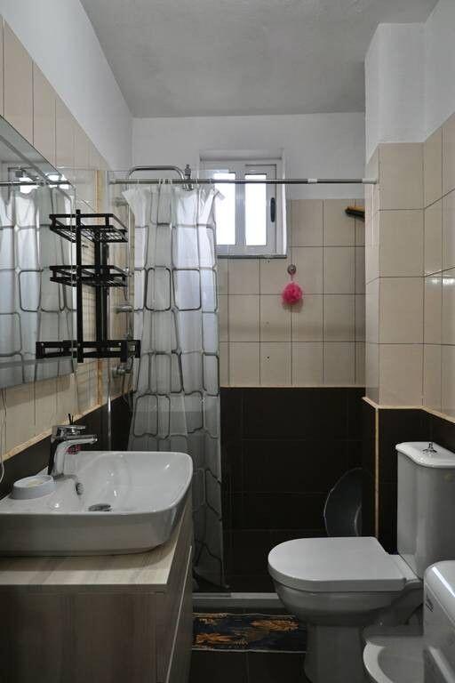 Ofrojme apartament per qira 2+1 ne Rrugen e Dibres