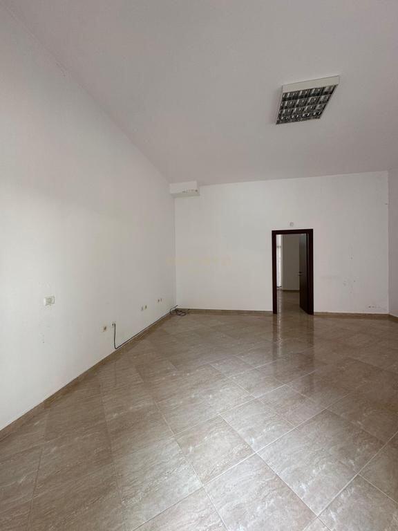 Commercial space (shop) for rent in the Fresku area 480 € /Month