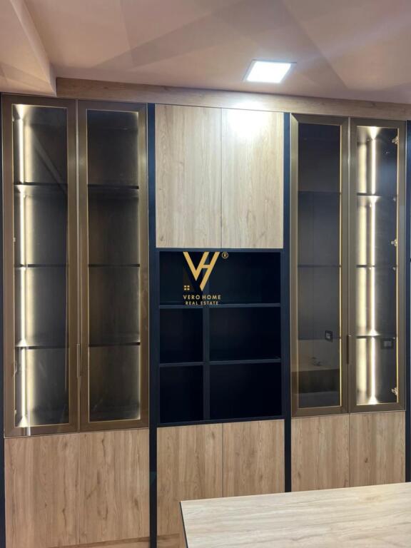 UFFICIO 20 M2 IN AFFITTO VICINO ALLA STAZIONE DEI TRENI 30.000 LEKE