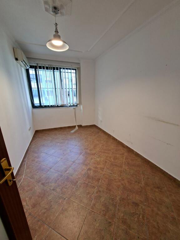 OFFICE FOR RENT 142 M2 NEAR THE COURT (FORMER EXHIBITION) 1000 EURO
