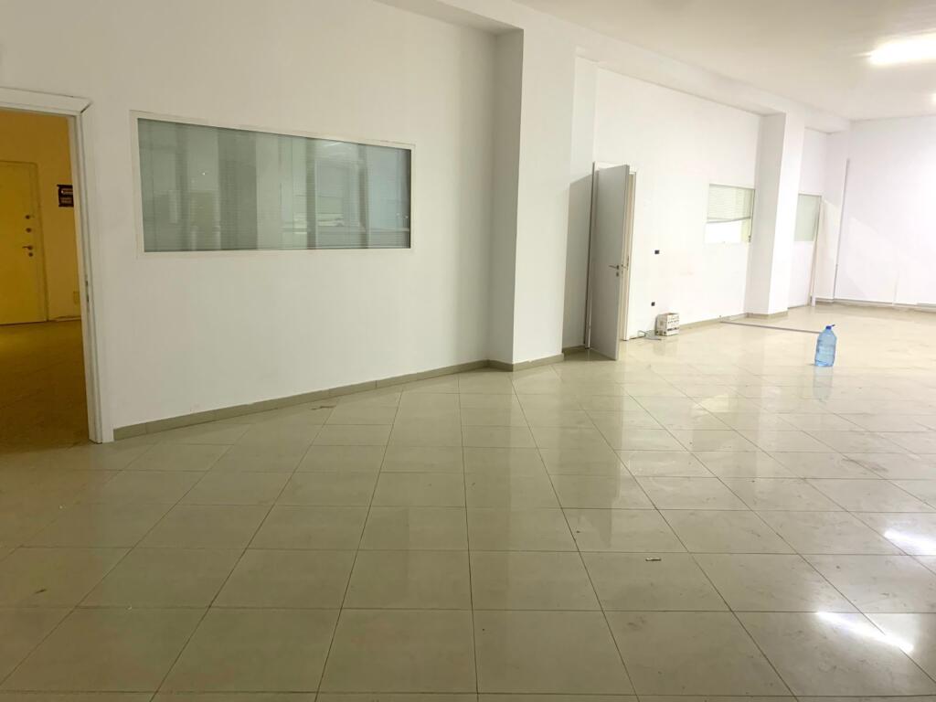 Ambjent me Qira në Astir – Mundësi Ideale për Biznes!