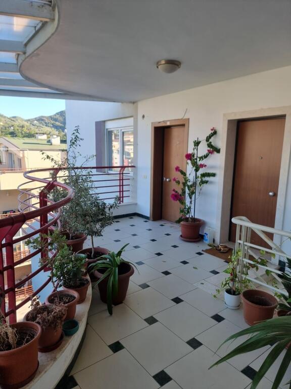 2+1,arredato,alla costruzione fz,lago secco,750 euro