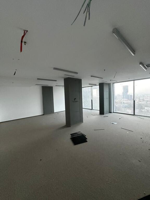 UFFICIO IN AFFITTO 263 M2 CENTRO DI TIRANA 9.200 EURO